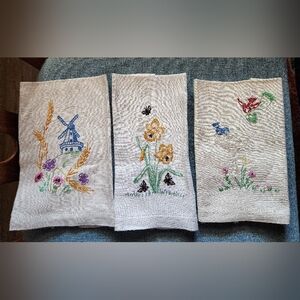 Embroidered Beige Hand Towels Set